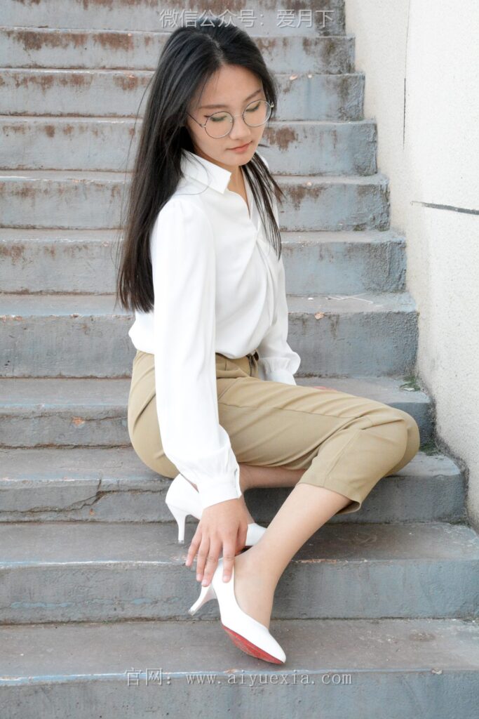 月下摄影 NO.005 恰恰~生活套装 展示一下平时去工作中使用的工作装。略显成熟！[130P/1V/5.77G]插图3