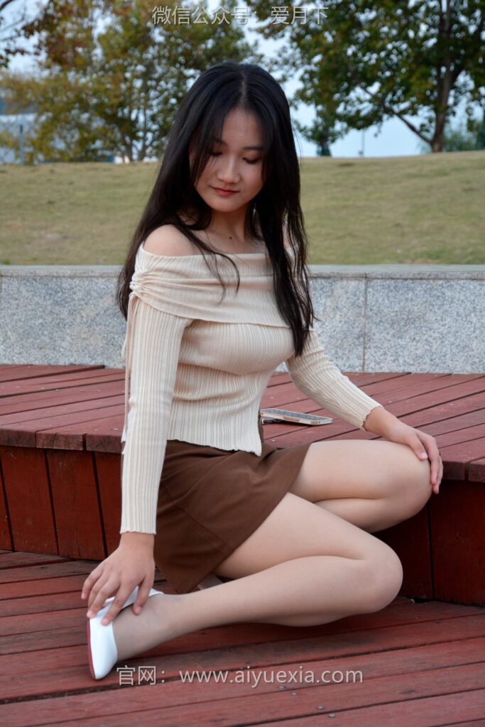 月下摄影 NO.007 恰恰~一字肩 尴尴尬尬的第一次驾驭一字肩服饰！[100P/1V/5.44GB]插图2