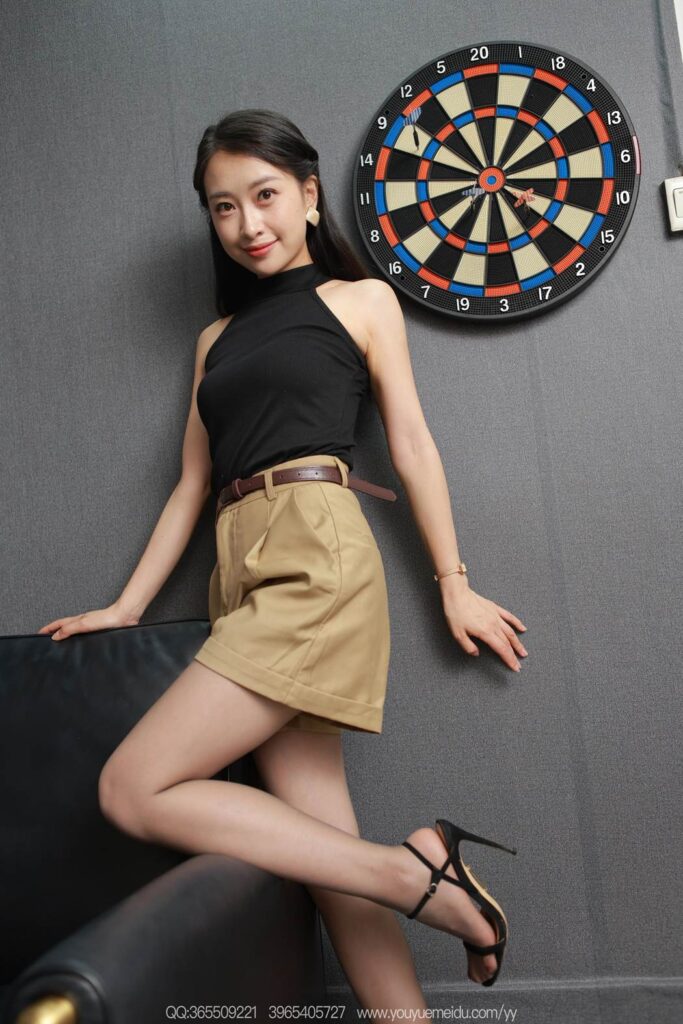 [IESS异思趣向] 2025.07.11 丝享家2103：小婕《黑色凉鞋（上）》[87P/84MB]插图1