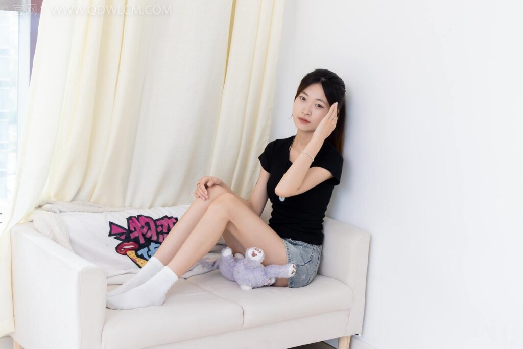 物恋传媒 NO.2399 小夏-板鞋、白棉袜、裸足[150P/1V/3.16GB]插图3