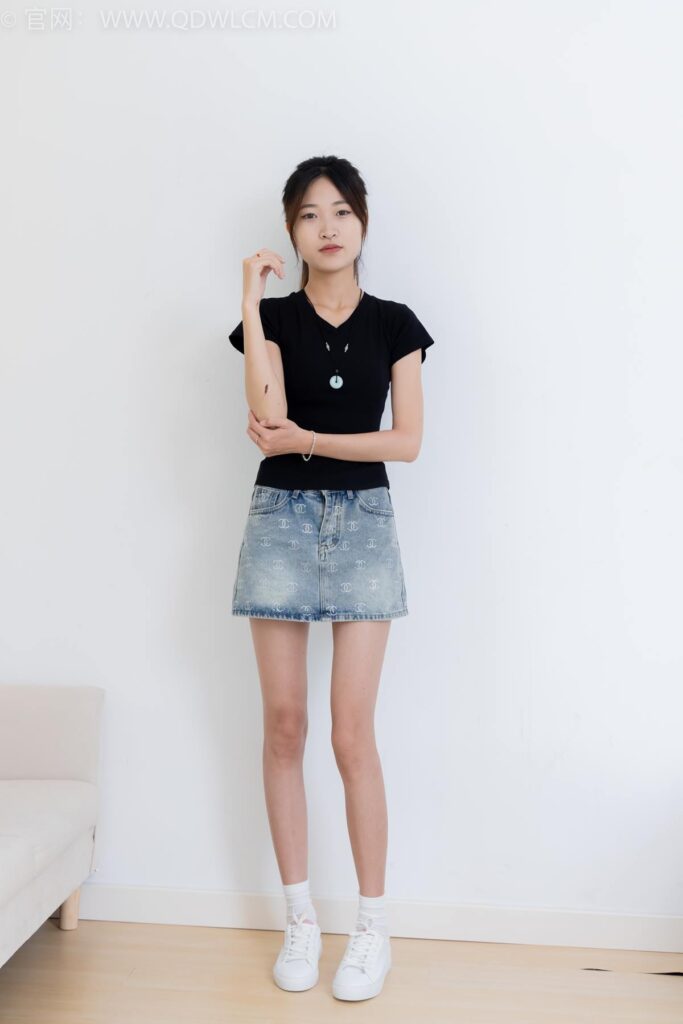 物恋传媒 NO.2399 小夏-板鞋、白棉袜、裸足[150P/1V/3.16GB]插图1