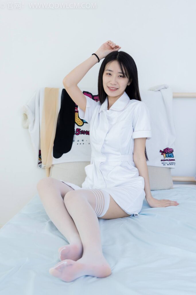 物恋传媒 NO.2401 菜菜-三双高跟鞋、大腿袜、护士服[165P/1V/3.78GB]插图2