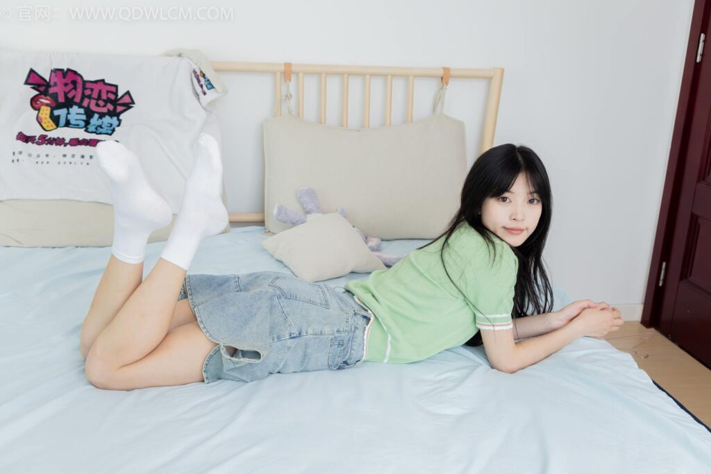 物恋传媒 NO.2402 茯苓-板鞋、白棉袜、裸足[190P/1V/4.87GB]插图2