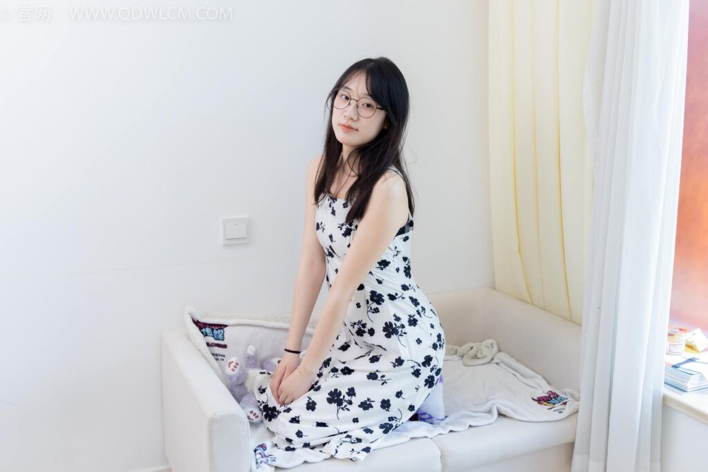 物恋传媒 NO.2403 小椿-帆布鞋、白紫棉袜、裸足[155P/1V/3.55GB]插图3