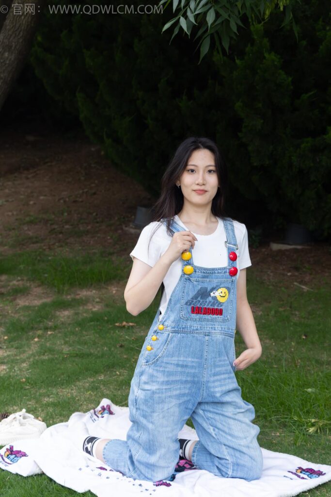 物恋传媒 NO.2407 奶糖-帆布鞋、自然穿脏白棉袜、裸足[160P/1V/4.39GB]插图2