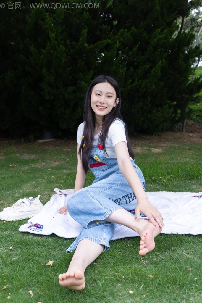 物恋传媒 NO.2407 奶糖-帆布鞋、自然穿脏白棉袜、裸足[160P/1V/4.39GB]插图3