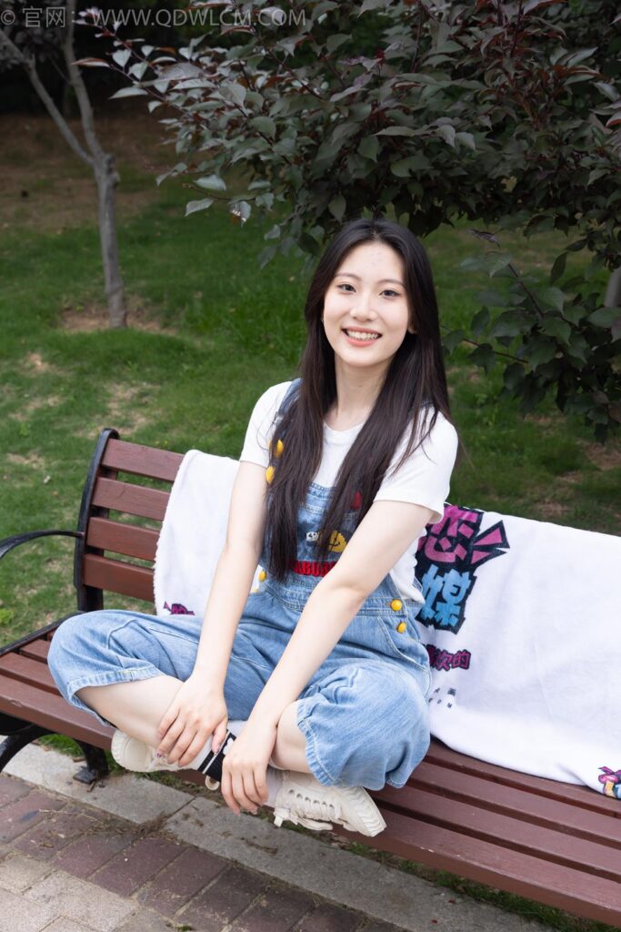 物恋传媒 NO.2407 奶糖-帆布鞋、自然穿脏白棉袜、裸足[160P/1V/4.39GB]插图1