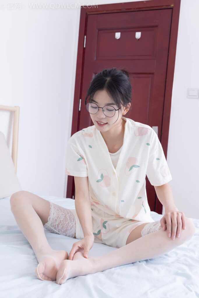 物恋传媒 NO.2408 茯苓-高跟凉鞋、薄白丝[160P/1V/3.35GB]插图