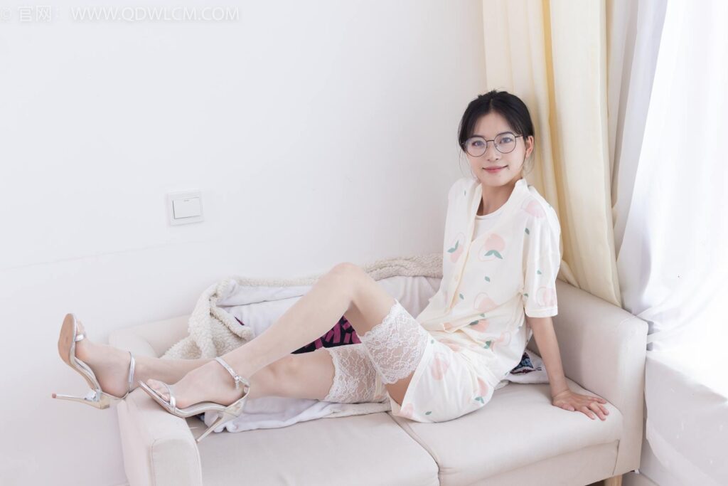 物恋传媒 NO.2408 茯苓-高跟凉鞋、薄白丝[160P/1V/3.35GB]插图2