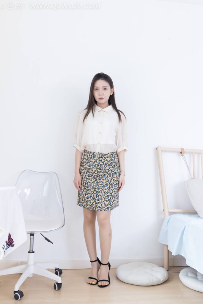 物恋传媒 NO.2409 小曦-三双高跟鞋、薄肉丝、裸足[155P/1V/5.73GB]插图1