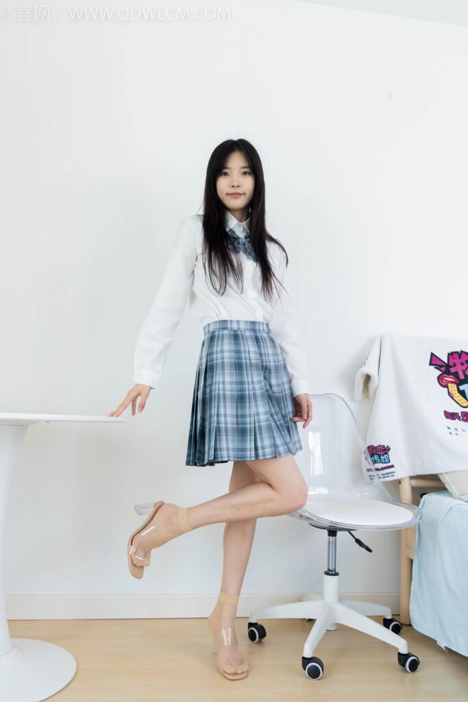 物恋传媒 NO.2415 茯苓-高跟凉鞋、短肉丝、黑丝、船袜[165P/1V/5.46GB]插图1