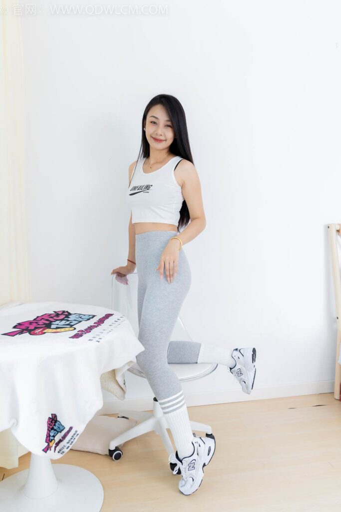 物恋传媒 NO.2417 岚岚-运动鞋、白棉袜、瑜伽裤[150P/1V/3.77GB]插图2