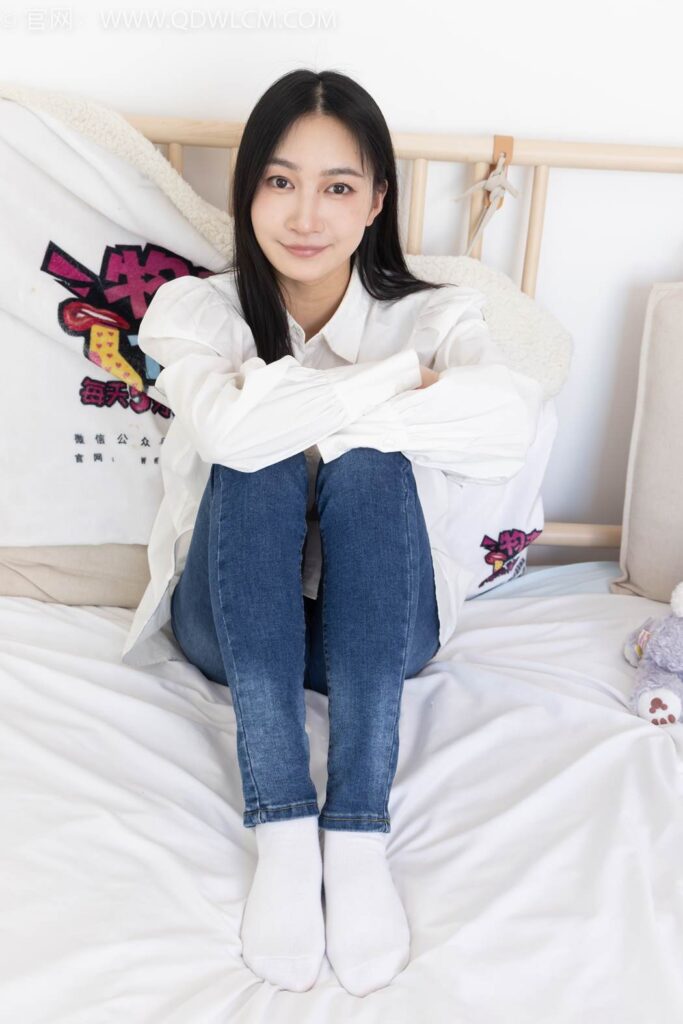 物恋传媒 NO.2418 小影-帆布鞋、白棉袜、短白丝、裸足[170P/1V/5.35GB]插图3