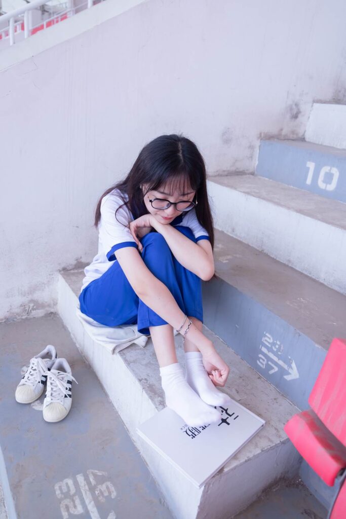 [BoBoSocks袜啵啵]NO.002 稚予-校服、贝壳头、白棉袜、裸足 [139P+1V/2.99GB]插图4