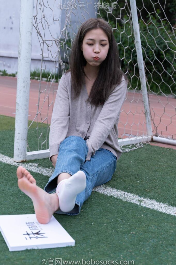 [BoBoSocks袜啵啵]NO.004 泡芙-vans帆布鞋、白棉袜、裸足 [127P/1V/3.26GB]插图3