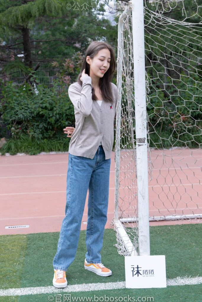 [BoBoSocks袜啵啵]NO.004 泡芙-vans帆布鞋、白棉袜、裸足 [127P/1V/3.26GB]插图1