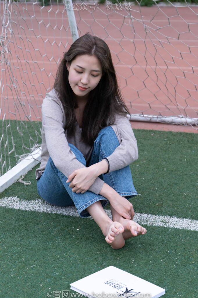 [BoBoSocks袜啵啵]NO.004 泡芙-vans帆布鞋、白棉袜、裸足 [127P/1V/3.26GB]插图4