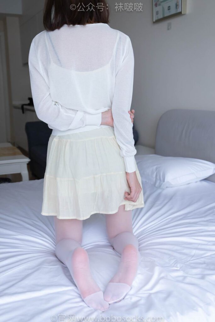 [BoBoSocks袜啵啵]NO.005 小甜豆-帆布鞋、薄白丝 [133P/1V/3.14GB]插图1