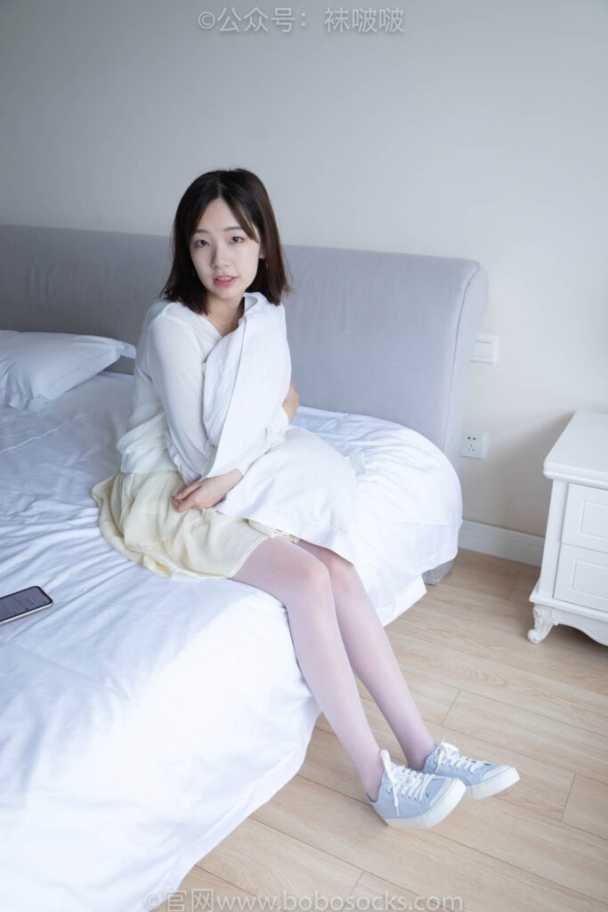 [BoBoSocks袜啵啵]NO.005 小甜豆-帆布鞋、薄白丝 [133P/1V/3.14GB]插图