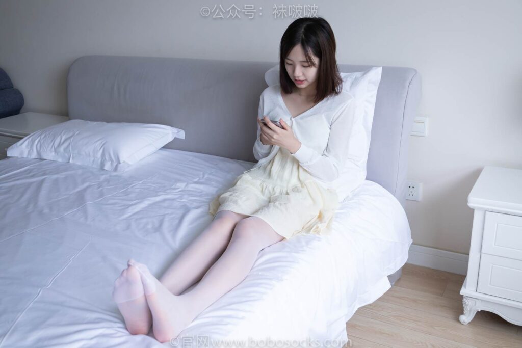 [BoBoSocks袜啵啵]NO.005 小甜豆-帆布鞋、薄白丝 [133P/1V/3.14GB]插图5