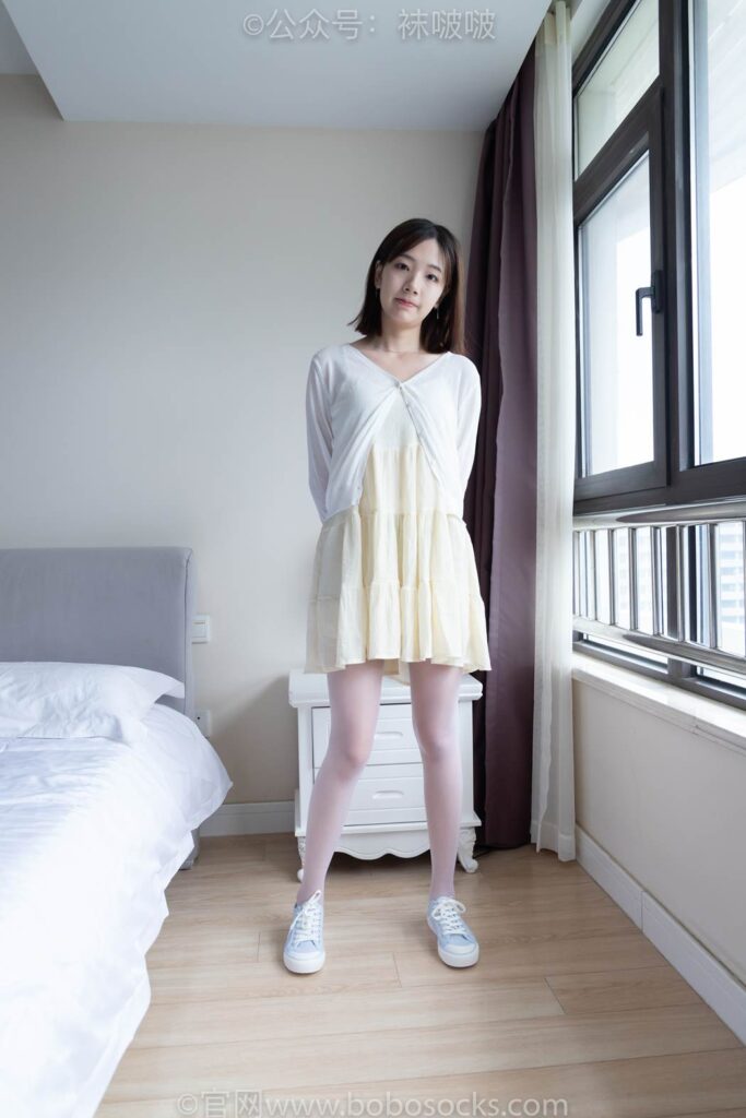 [BoBoSocks袜啵啵]NO.005 小甜豆-帆布鞋、薄白丝 [133P/1V/3.14GB]插图3