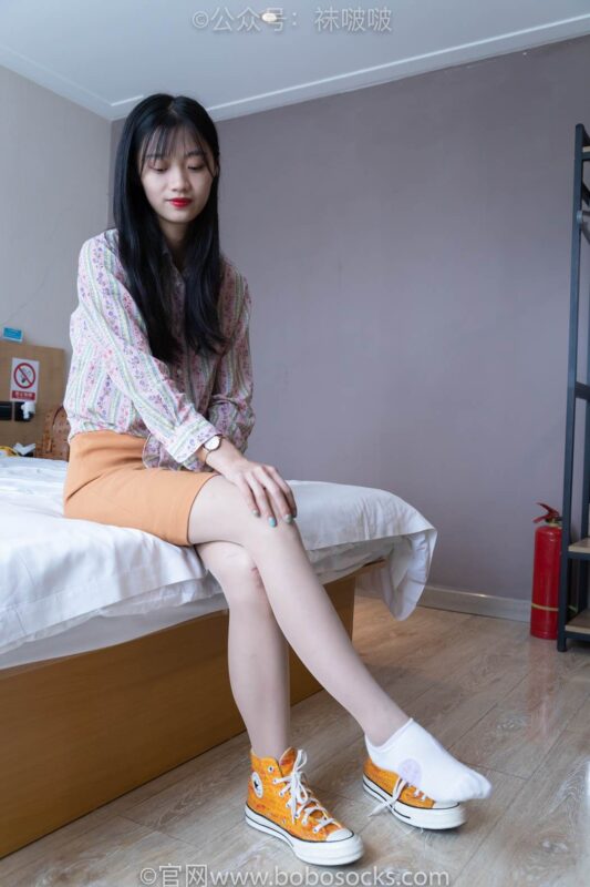 [BoBoSocks袜啵啵]NO.008 涵涵-帆布鞋、白色短棉袜、肉丝 [139P/1V/3.95GB]-无料摄影圈