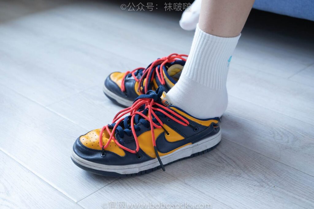 [BoBoSocks袜啵啵]NO.009 果冻-耐克板鞋、白棉袜、裸足 [130P/1V/5.85GB]插图1