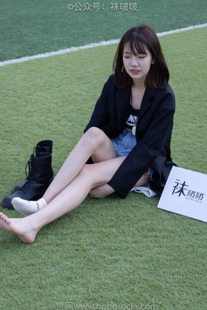 [BoBoSocks袜啵啵]NO.010 小甜豆-马丁靴、白色短棉袜、裸足 [117P+1V/3.38GB]插图