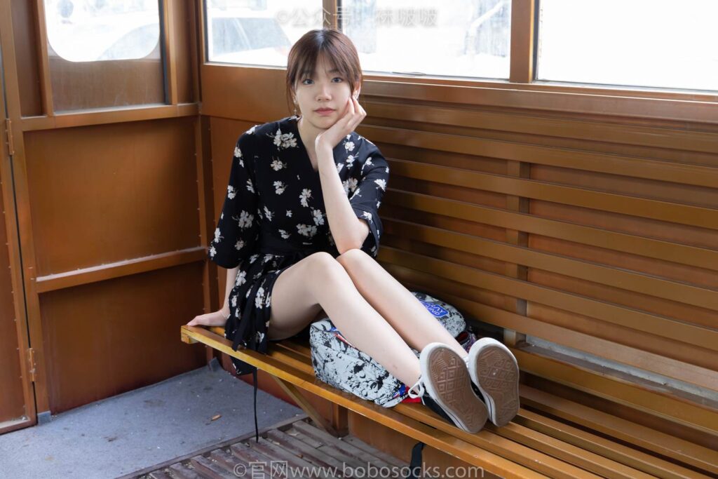 [BoBoSocks袜啵啵]NO.013 小甜豆-匡威帆布鞋、浅灰色短棉袜、肉丝 [132P/1V/8.07GB]插图2