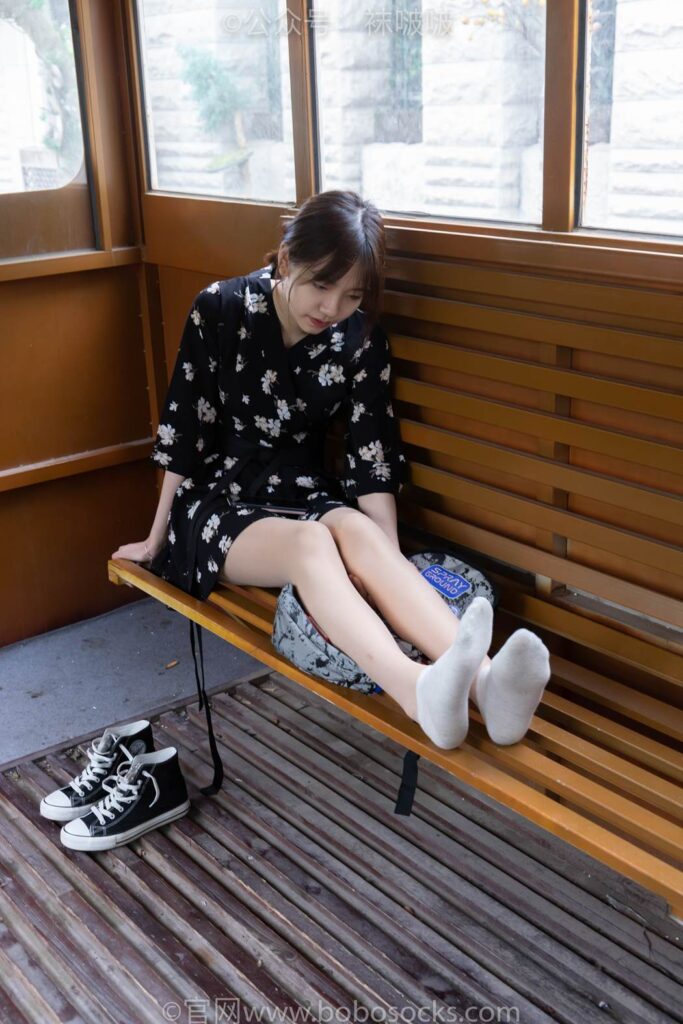 [BoBoSocks袜啵啵]NO.013 小甜豆-匡威帆布鞋、浅灰色短棉袜、肉丝 [132P/1V/8.07GB]插图3