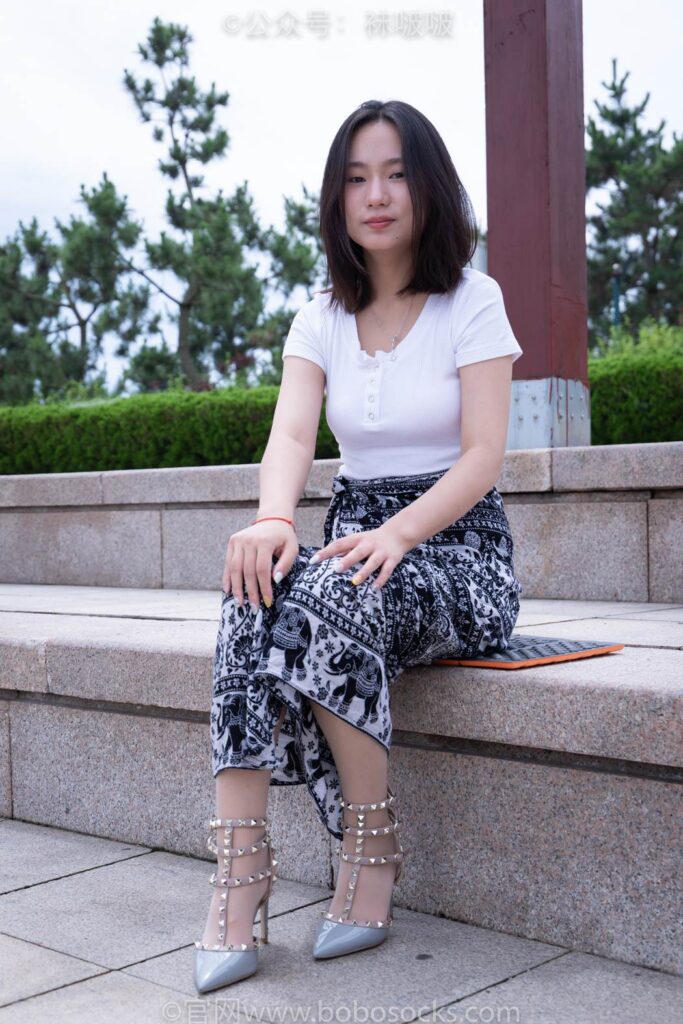 [BoBoSocks袜啵啵]NO.014 思思-华伦天奴高跟鞋、肉丝 [140P/1V/6.17GB]插图