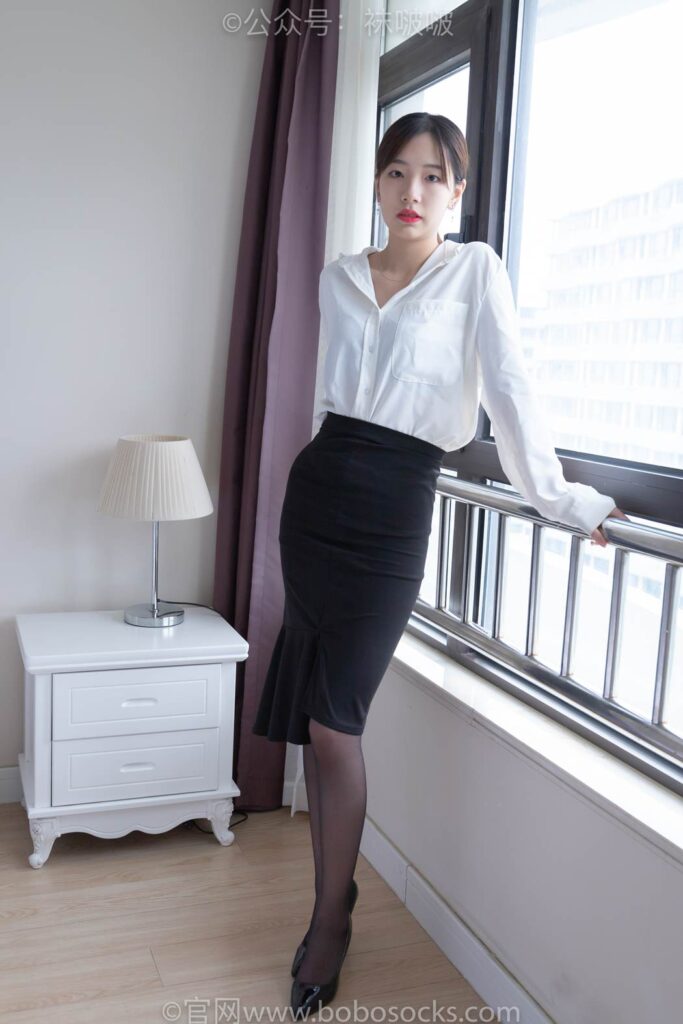 [BoBoSocks袜啵啵]NO.017 小甜豆-OL制服、高跟鞋、黑丝 [131P/1V/3.73GB]插图