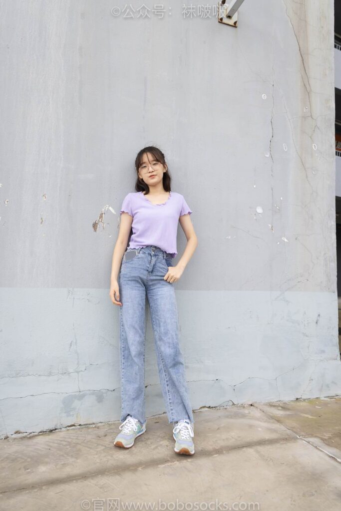 [BoBoSocks袜啵啵]NO.020 熊熊-NB运动鞋、蓝色短棉袜（踩脏）、裸足 [150P/1V/4.88GB]插图