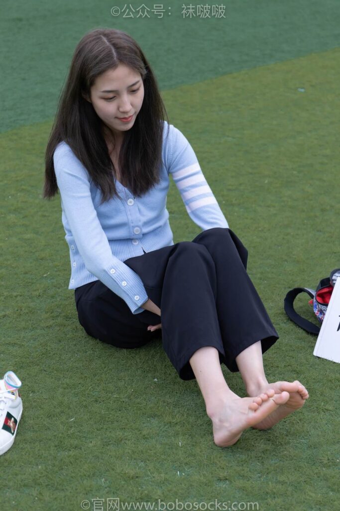 [BoBoSocks袜啵啵]NO.021 泡芙-板鞋、白棉袜、裸足 [131P/1V/3.12GB]插图3