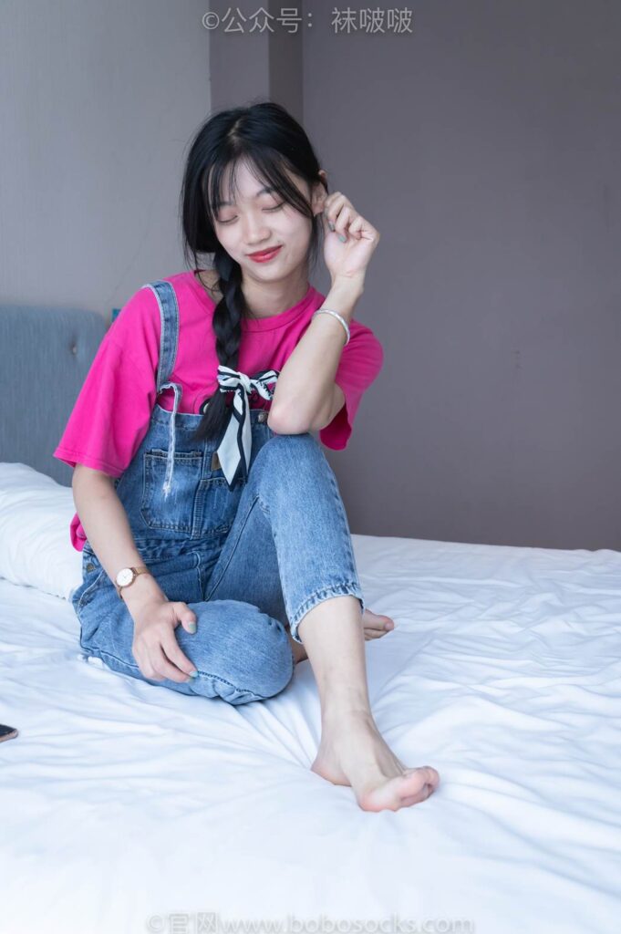 [BoBoSocks袜啵啵]NO.024 涵涵-板鞋、白棉袜、裸足 [134P/1V/3.93GB]插图