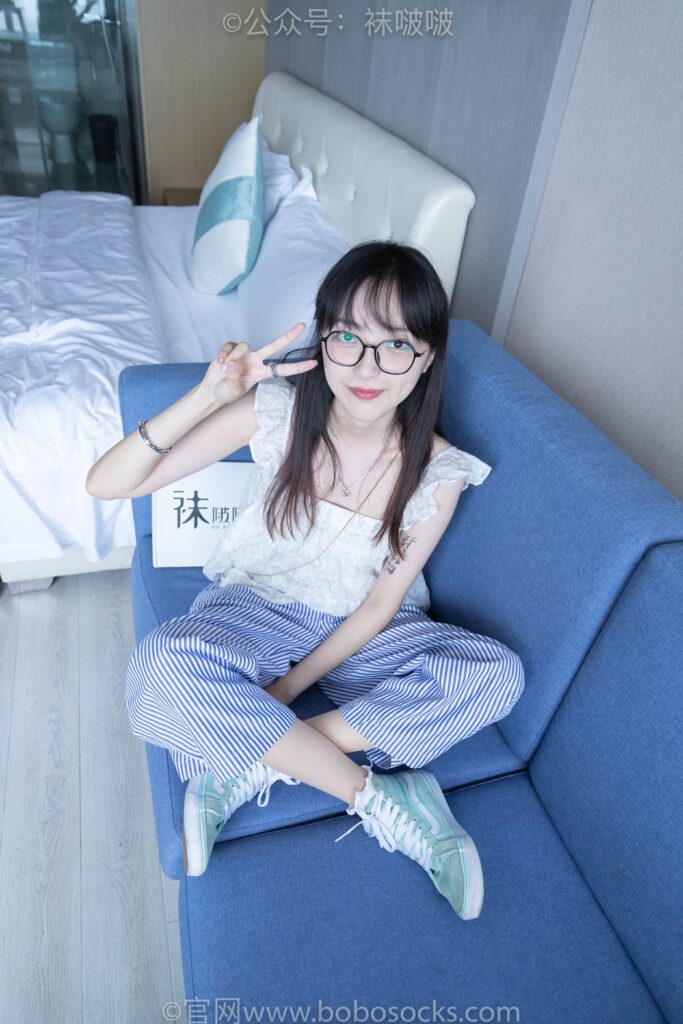 [BoBoSocks袜啵啵]NO.027 稚予- vans、白色棉袜、肉丝 [136P/1V/3.35GB]插图2