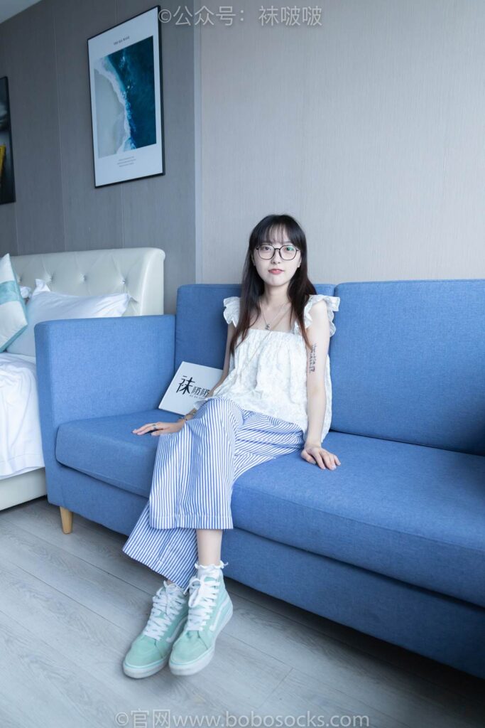 [BoBoSocks袜啵啵]NO.027 稚予- vans、白色棉袜、肉丝 [136P/1V/3.35GB]插图1