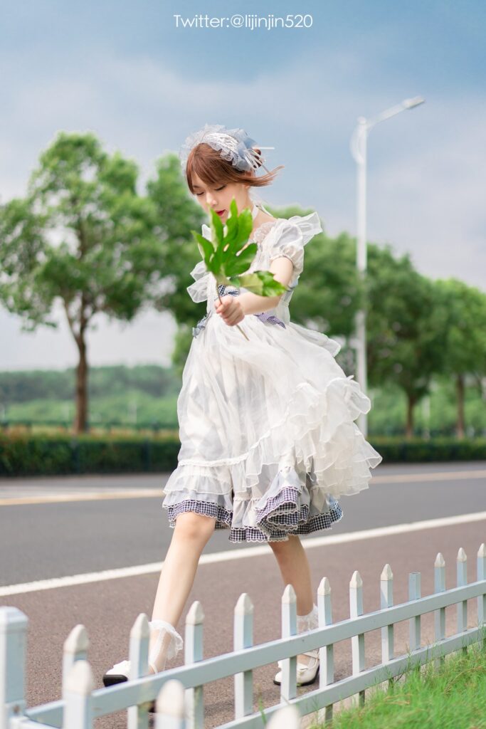 梨瑾瑾 NO.007 – 草地[22P/267MB]插图1