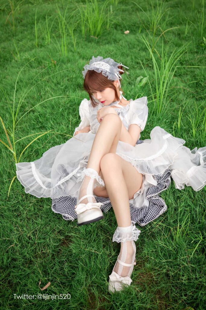 梨瑾瑾 NO.007 – 草地[22P/267MB]插图