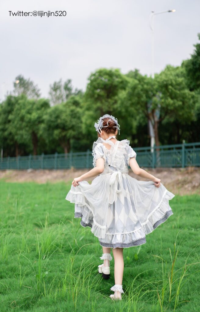 梨瑾瑾 NO.007 – 草地[22P/267MB]插图2