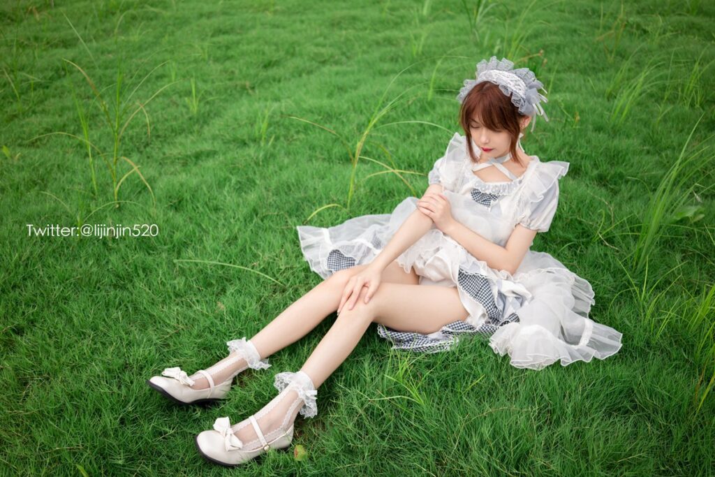 梨瑾瑾 NO.007 – 草地[22P/267MB]插图3