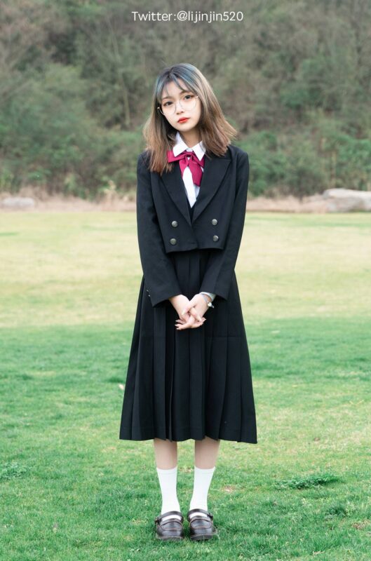 梨瑾瑾 NO.009 – 户外黑长服[20P/263MB]-无料摄影圈