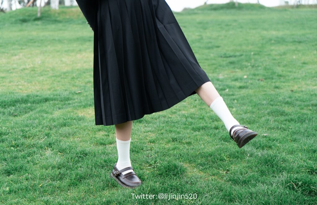 梨瑾瑾 NO.009 – 户外黑长服[20P/263MB]插图1