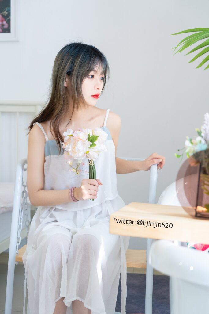 梨瑾瑾 NO.015 – 室内吊带裙[20P/226MB]插图