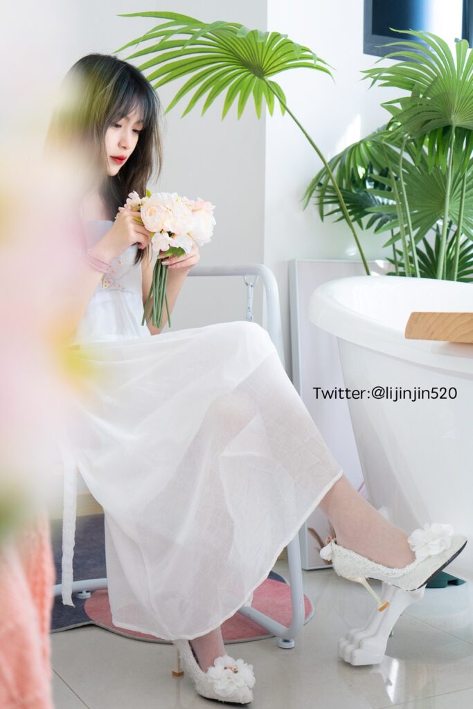 梨瑾瑾 NO.015 – 室内吊带裙[20P/226MB]插图1