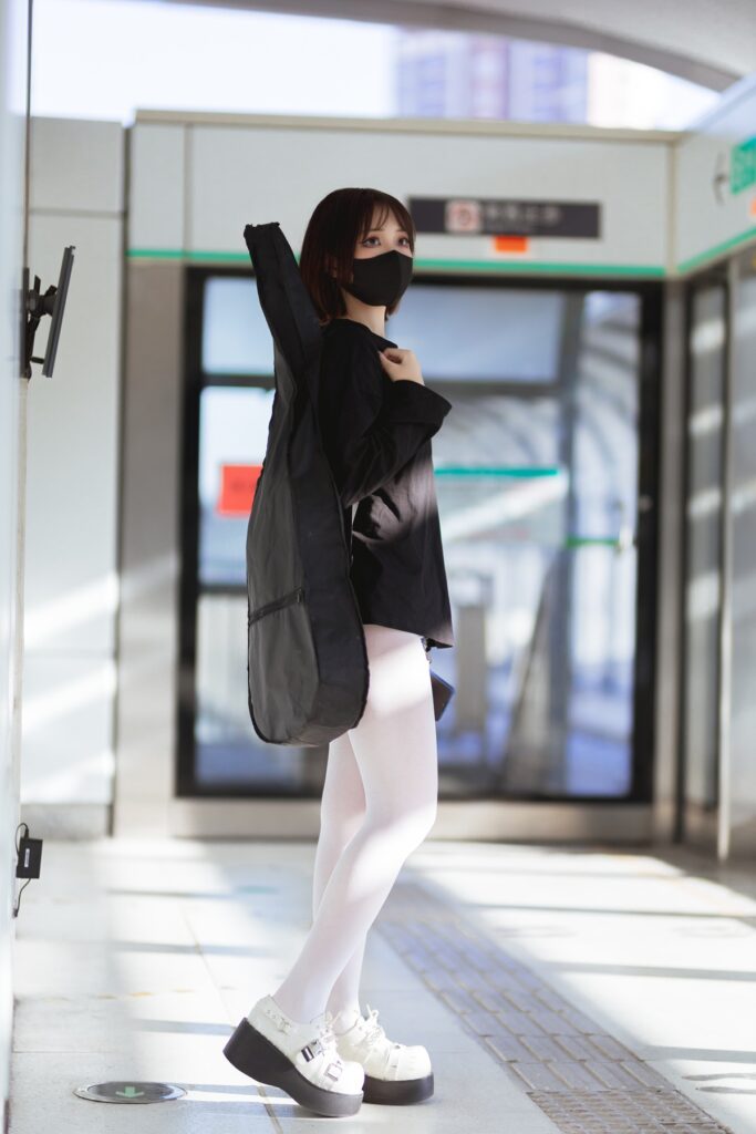 洛桑w伊梓 002 地铁吉他 [26P/275MB]插图3