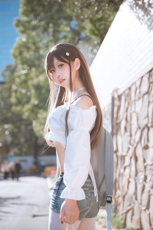 阳光美少女萌芽儿o0 017- 邻家小恶魔 [46P/1V/426MB]-无料摄影圈