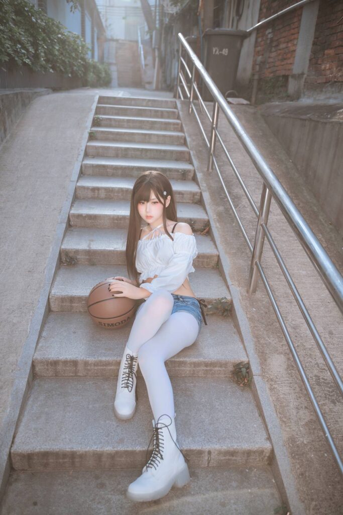 阳光美少女萌芽儿o0 017- 邻家小恶魔 [46P/1V/426MB]插图2