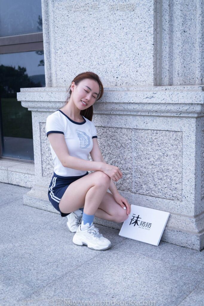 [BoBoSocks袜啵啵]NO.028 小米-运动鞋、白棉袜、裸足 [133P/1V/6.50GB]插图2