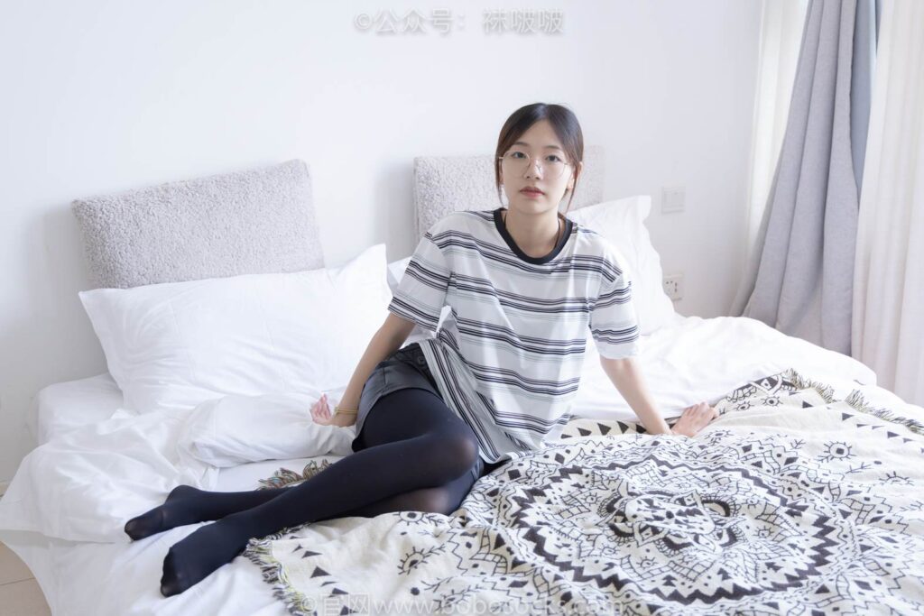 [BoBoSocks袜啵啵]NO.029 小甜豆-平底鞋、厚黑丝、厚肉丝、踩饼干剧情 [144P/1V/4.09GB]插图3